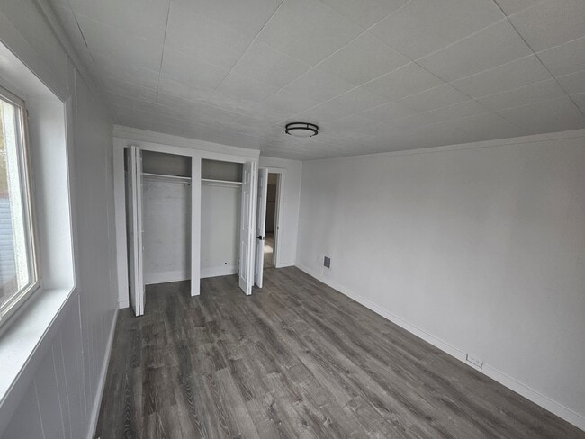 Building Photo - 310 Garnet St