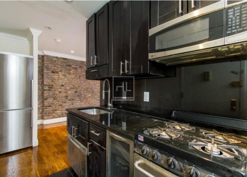 Building Photo - Mulberry Street