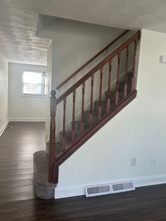 Building Photo - 523 Balsam Terrace