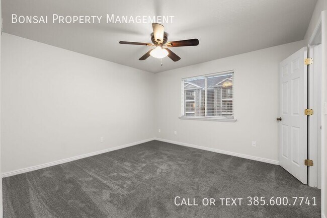 Building Photo - 8096 N Ridge Loop E