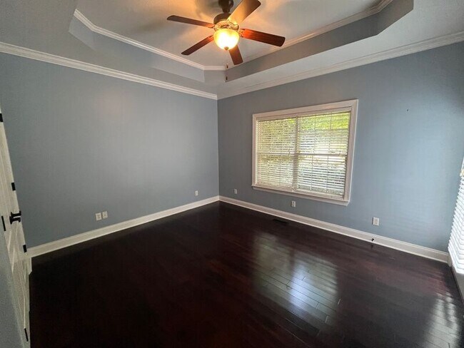 Building Photo - 607 Castle Dr