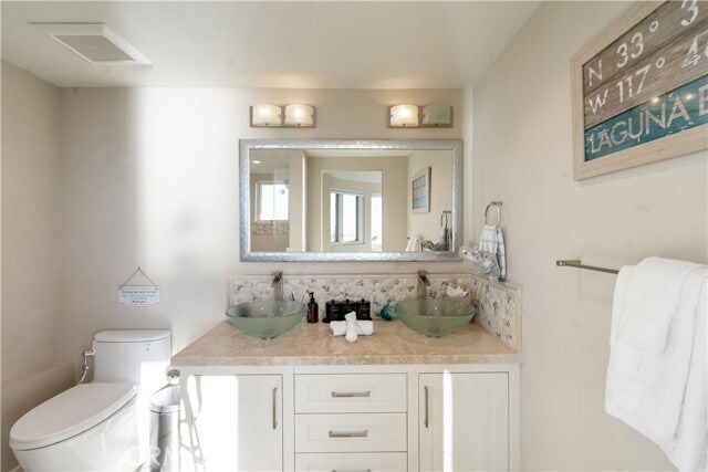 Building Photo - 2192 Crestview Dr