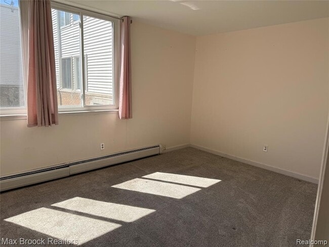 Building Photo - 1671 Cass Lake Rd