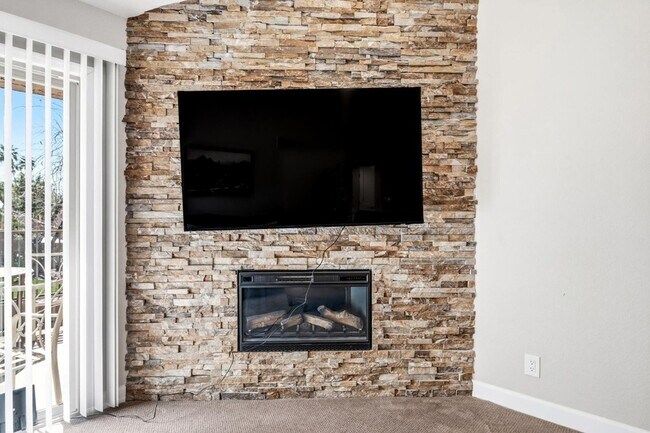 Building Photo - 7340 N Vía Camello Del Norte