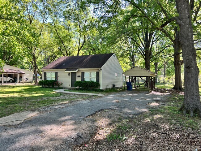 Building Photo - 3 BD 1 BA home in Millington! Minutes from Navy Base