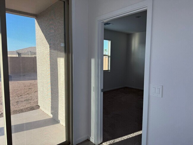 Building Photo - 2462 E Alonso Dr