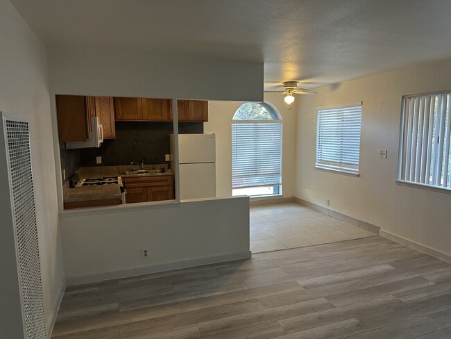 Building Photo - 2810 H St