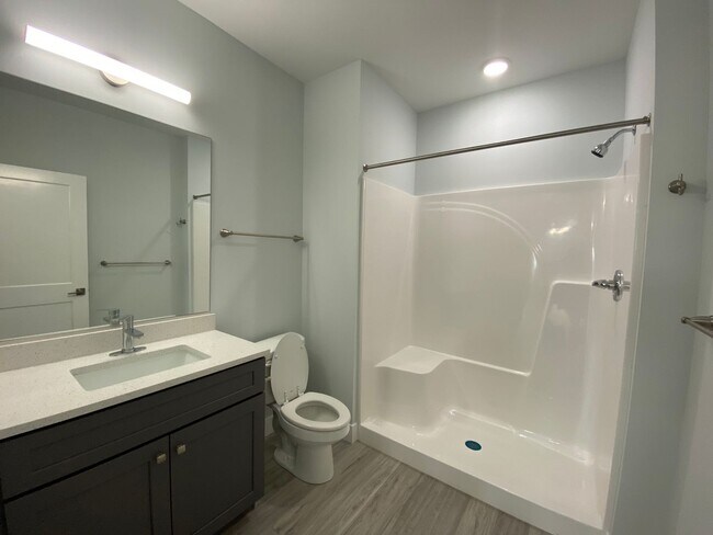 Building Photo - 132 E University Ave