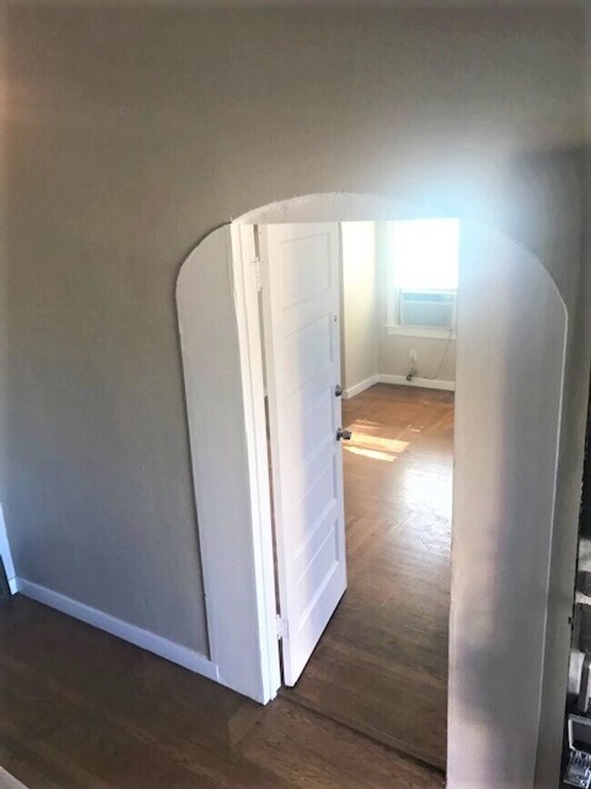 Building Photo - Beautiful 1BR/1BTH Downtown Sacramento