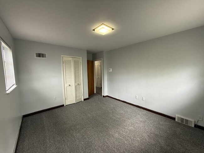 Building Photo - 1111 Elm Park Dr