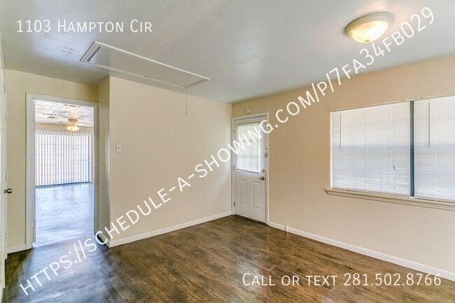 Building Photo - 1103 Hampton Cir