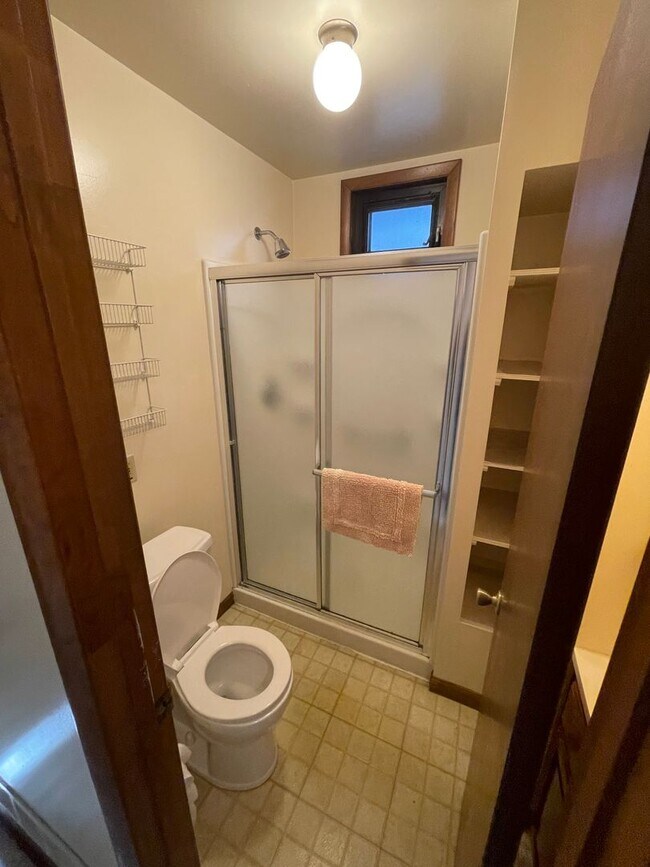 Building Photo - Mt. Washington 2bed/1bath!!!