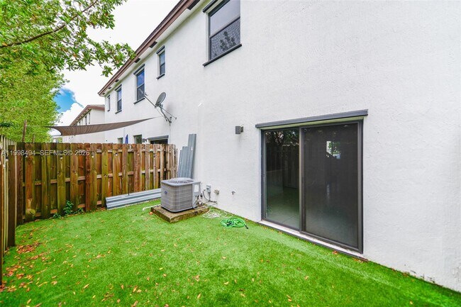 Building Photo - 640 NE 207th St