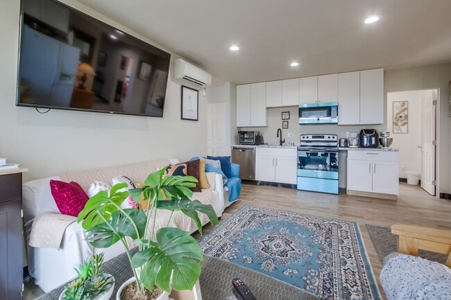 Building Photo - Gorgeous luxury flat with ocean view in La Jolla. Gustavo Lopez