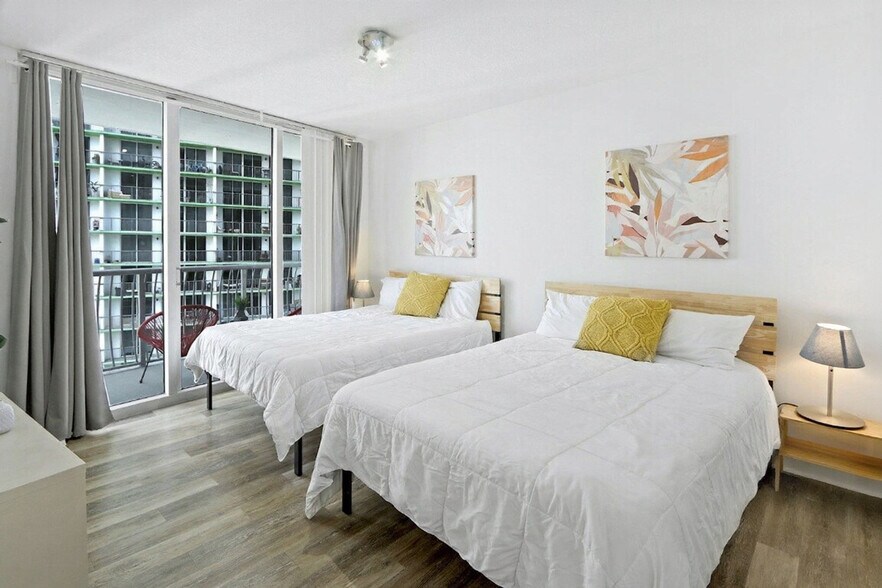 Building Photo - 1750 N Bayshore Dr