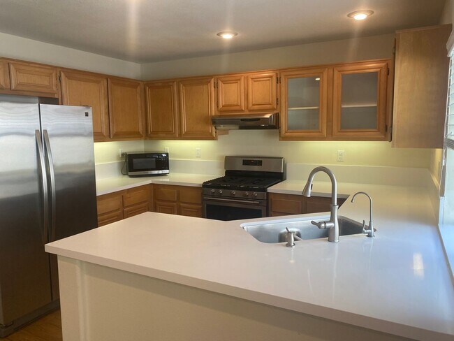 Building Photo - Gorgeous Single Family House - Available June 2026!