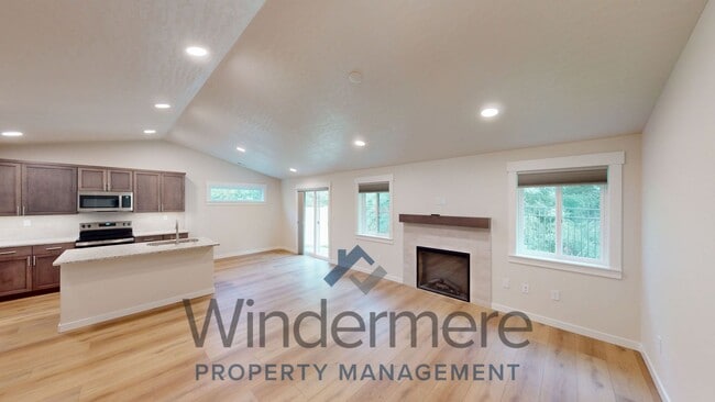 Building Photo - 637 Kingbird Ct