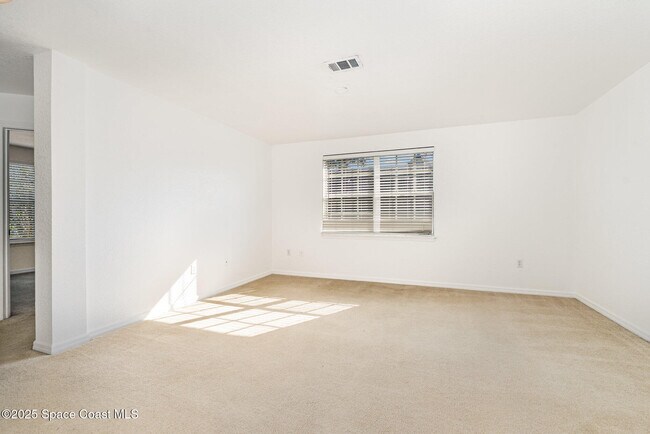 Building Photo - 105 Turpial Way