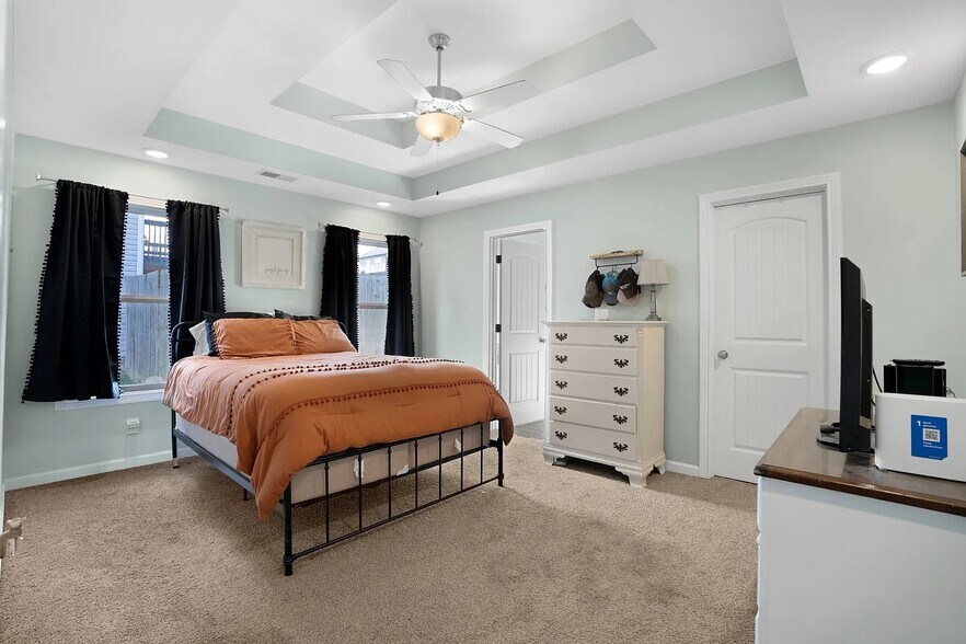 Building Photo - 1379 Freedom Dr