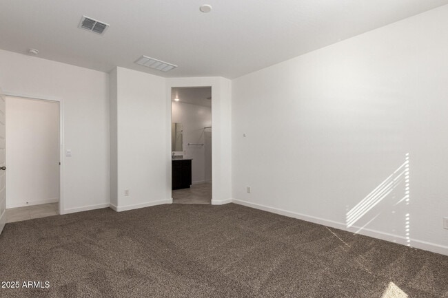 Building Photo - 5617 E Axle Ave