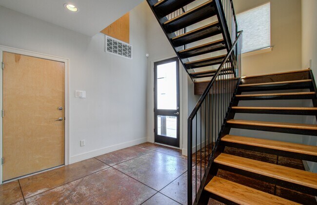 Building Photo - 318 McAlpine St