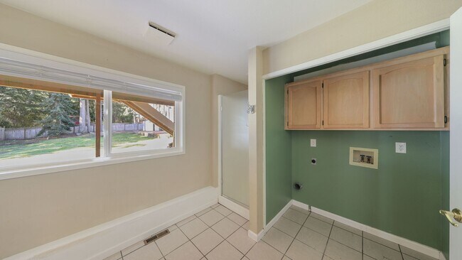 Building Photo - 4 Bed 3 Bath - 2 Living Rooms - Office Area - Pet Friendly - NAS Whidbey