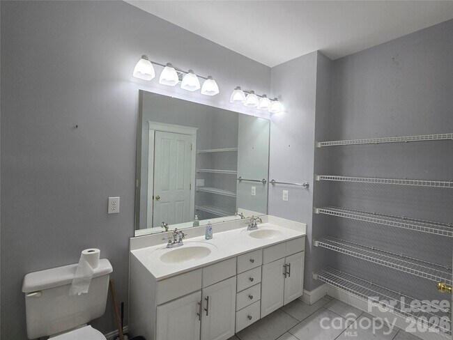 Building Photo - 2615 Merion Hills Ct