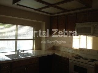 Building Photo - 1020 Stonridge Dr