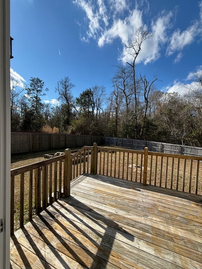 Building Photo - Sensational on Sundown