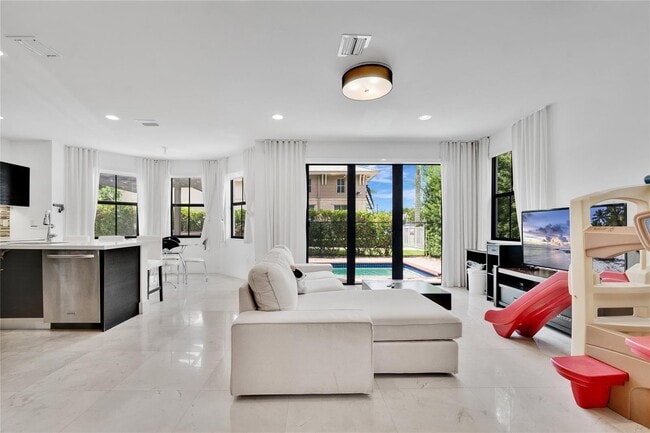 Building Photo - 10574 NW 70th Ln