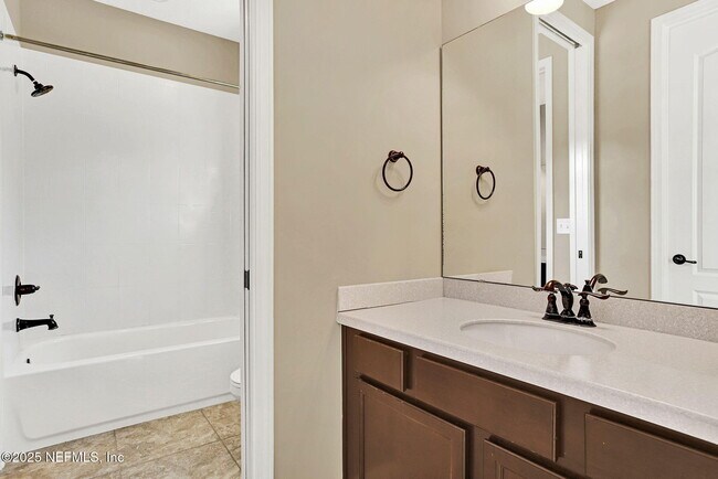 Building Photo - 1637 Fenton Ave