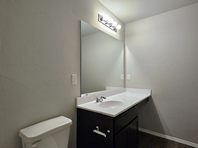 Building Photo - Harrah Haven: Exceptional 3 Bed, 2 Bath Re...