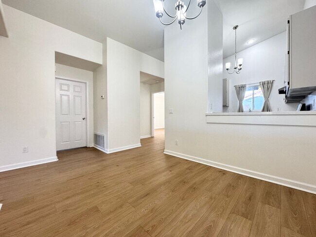 Building Photo - COMING SOON!!! Lovely 3 Bedroom / 2 Bath Apartment in Cathedral City!