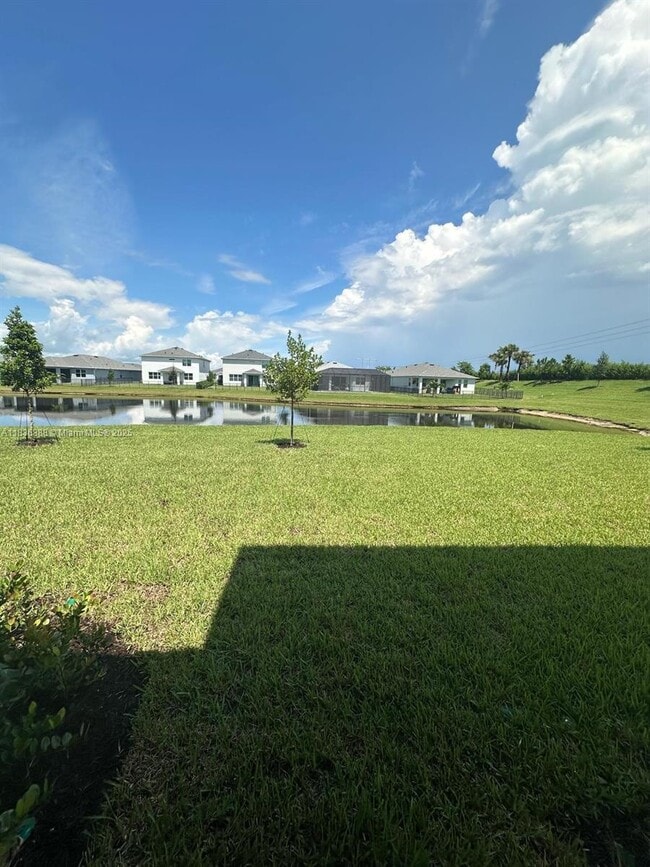 Building Photo - 14051 SW Thorens Dr