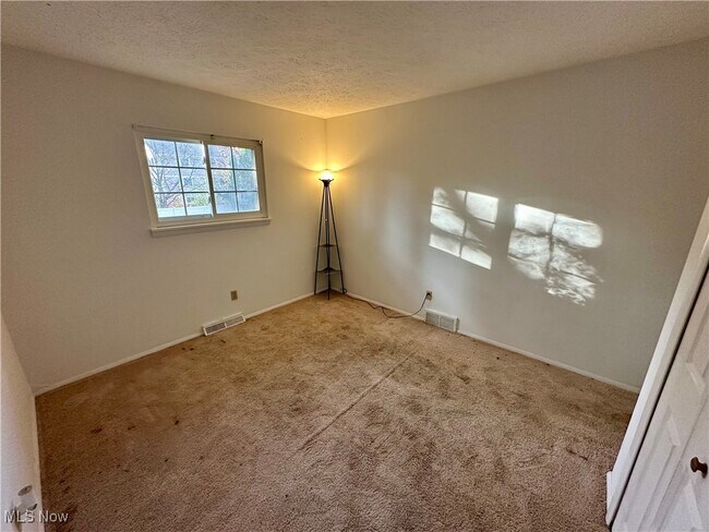 Building Photo - 6192 Jaycox Rd