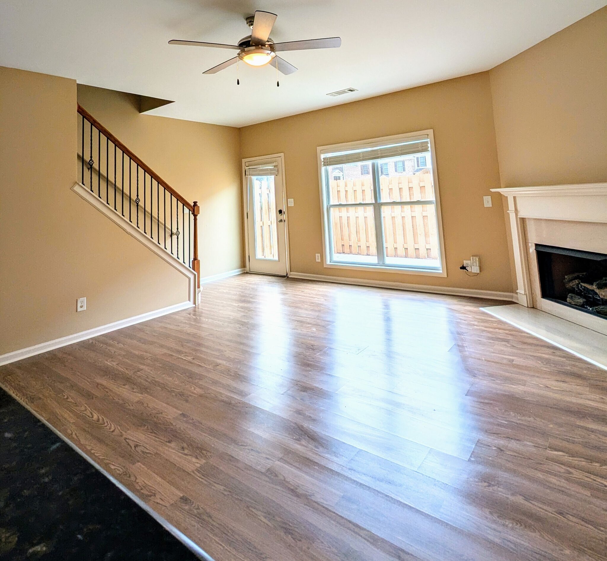 Building Photo - 300 Knelston Oak Dr NE
