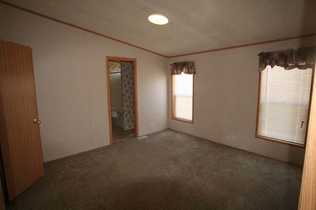 Building Photo - 3 Bedroom Modular Home in Babcock Vista!