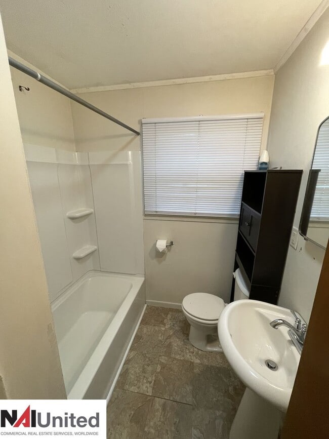 Building Photo - Two bedroom, One bathroom home for rent