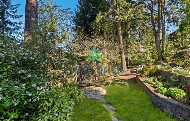 Building Photo - Beautiful 4-Bedroom Home with Spacious Yard in a Quiet Cul-de-Sac
