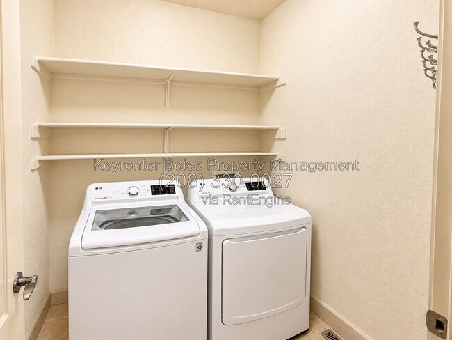 Building Photo - 1262 E Winding Creek Dr
