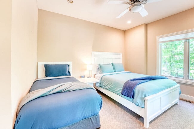 Building Photo - 16 Cheviot Ln