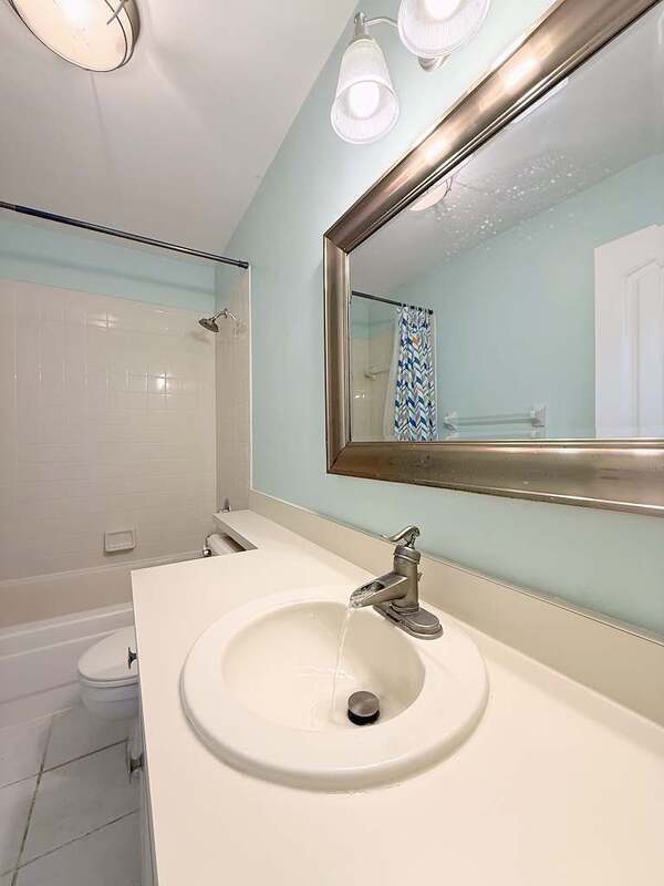 Building Photo - 1118 Hardwood Dr