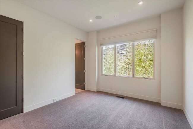 Building Photo - Wow! What a Great Home!