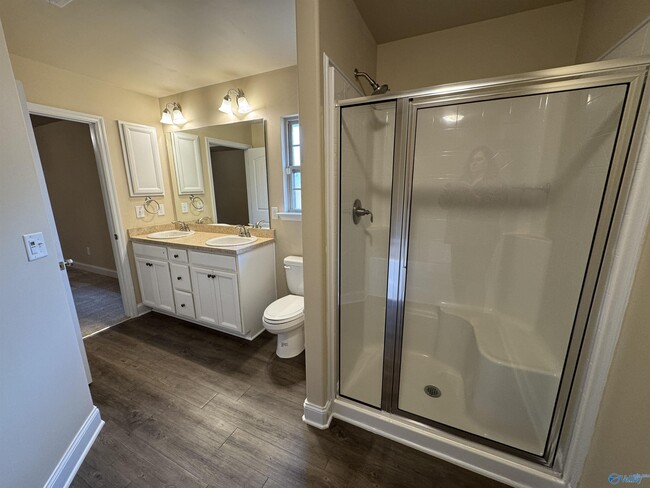 Building Photo - 2467 Bell Manor Dr SW
