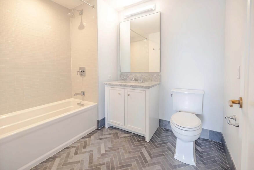 Building Photo - 502 E Illinois St