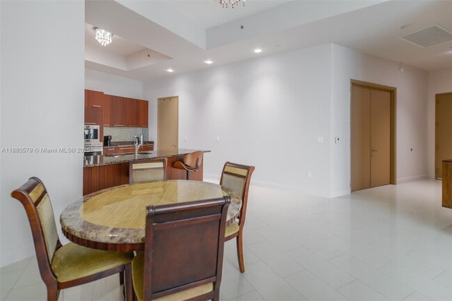 Building Photo - 15901 Collins Ave