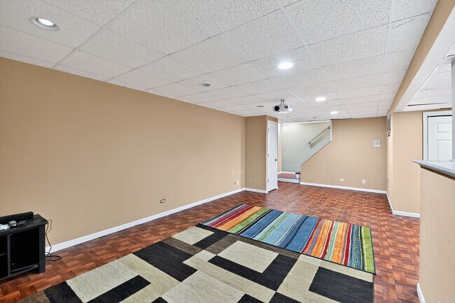 Building Photo - 1163 Shoreline Dr
