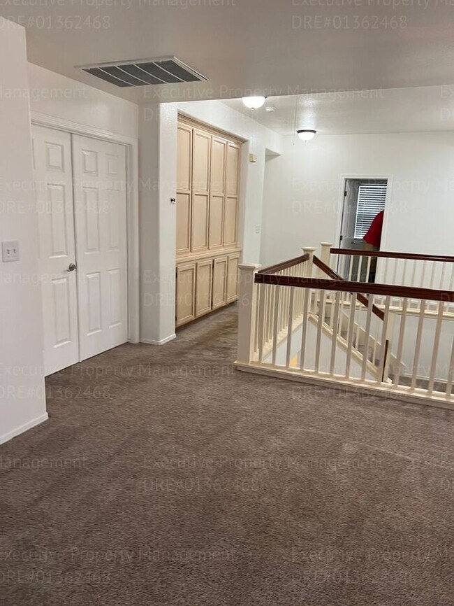 Building Photo - Stunning 4-bedroom, 3 bathroom home located in the westside of Bakersfield this spacious house of...