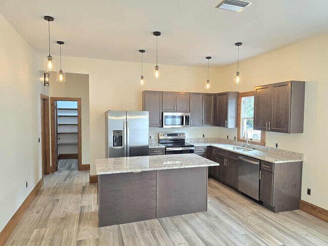 Building Photo - Lakeland's Historic District: 3 Bed/2 Bath