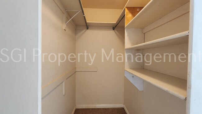 Building Photo - 329 Parkhurst Ln